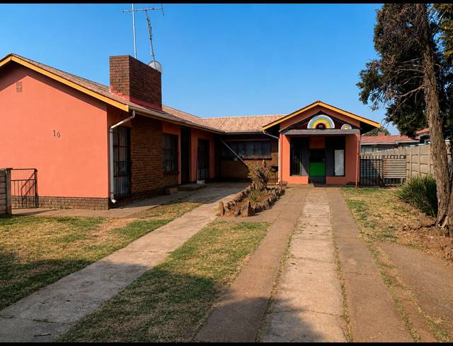 4 BEDROOM FREEHOLD FOR SALE IN VANDERBIJLPARK CE 3